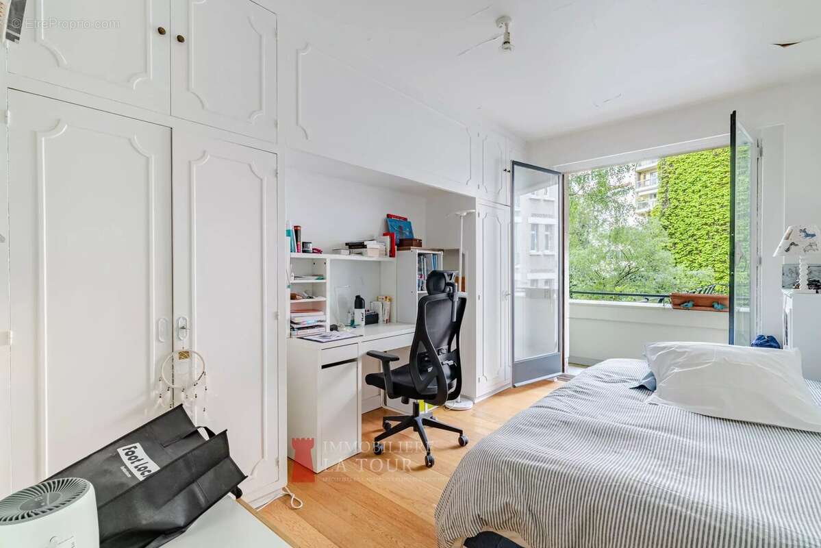 Appartement à PARIS-16E