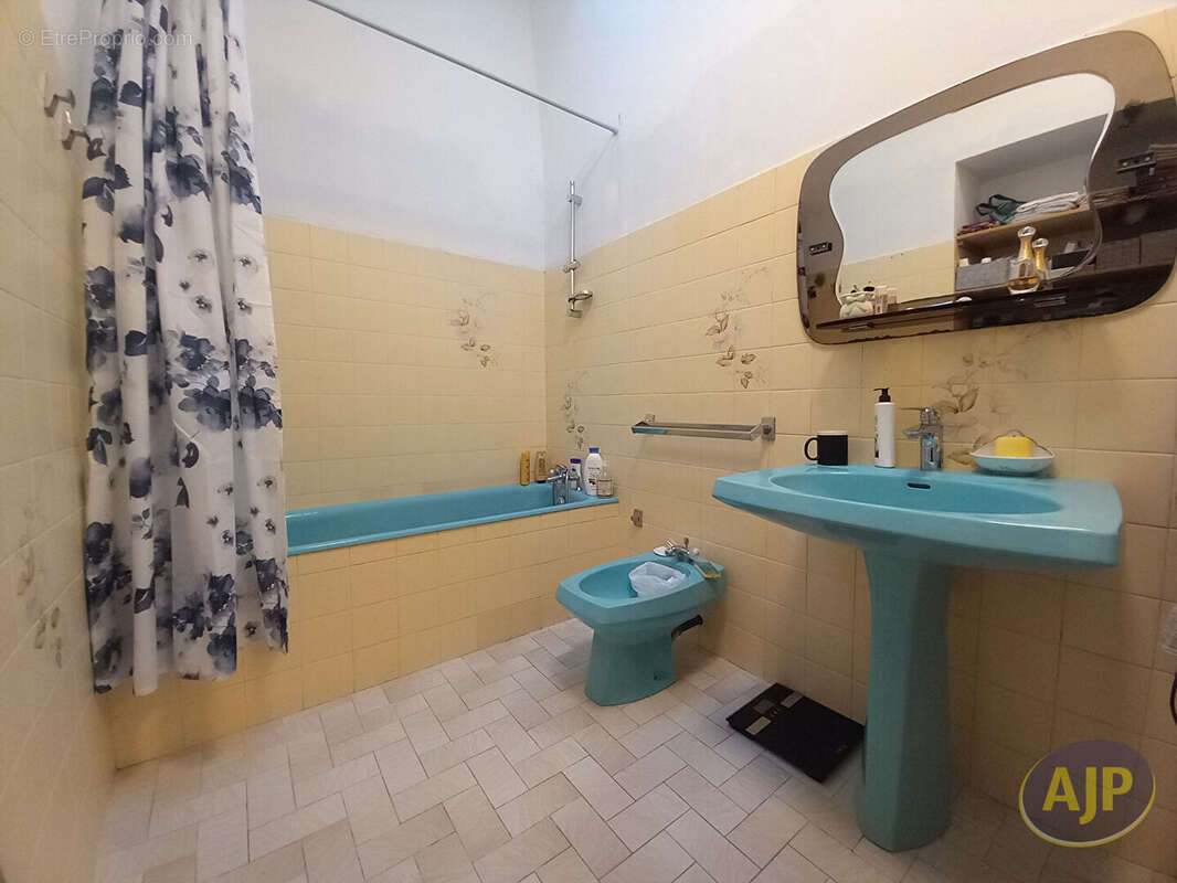 Maison mitoyenne sur la commune de Saint-Estèphe ! - photo 9