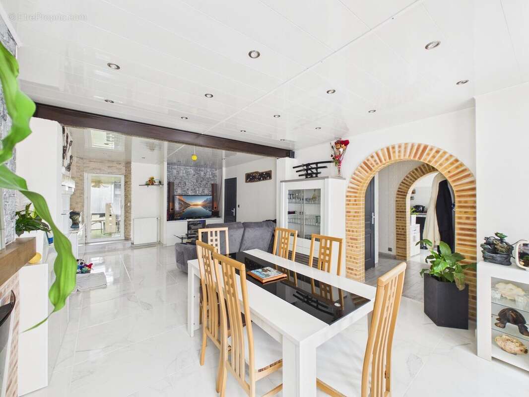 Maison à NEUVILLE-SUR-VANNES