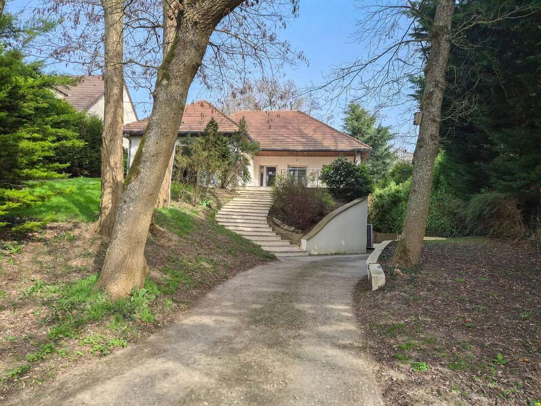 Maison à SAULX-LES-CHARTREUX