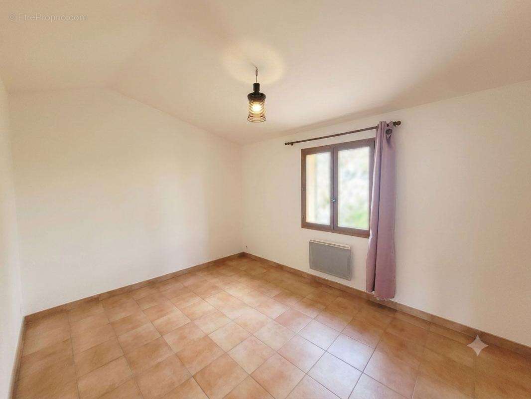 Maison à VINON-SUR-VERDON