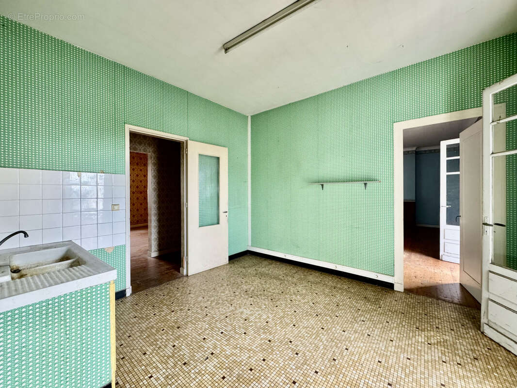 Commerce à MOULEYDIER