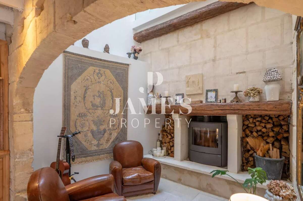 Maison à FONTVIEILLE