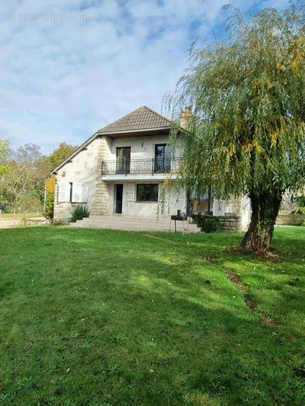 Maison à LES BORDES