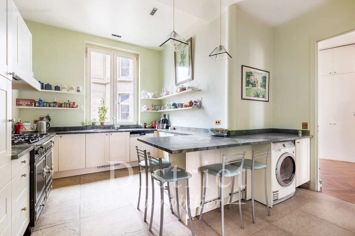 Appartement à PARIS-8E