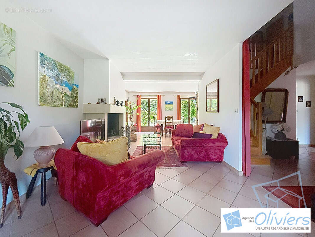 Maison à DAMPIERRE-EN-YVELINES