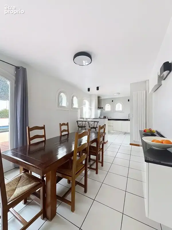 Rare maison familiale individuelle – T7 de 197 m² sur une parcelle de 631 m² avec piscine et garages, dans un cadre résidentiel  - photo 6