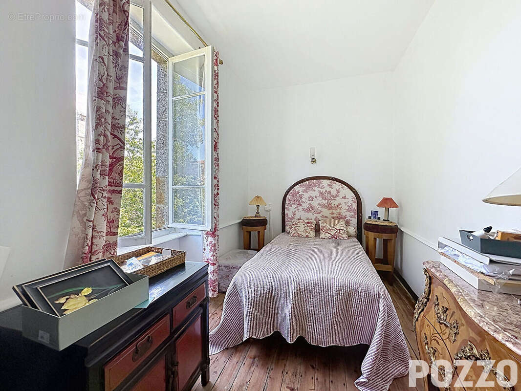 A Vendre - Maison en pierres avec chambre d'hôtes - 7 pièce(s) 150 m² - Terrain d'environ 2196 m² - photo 12