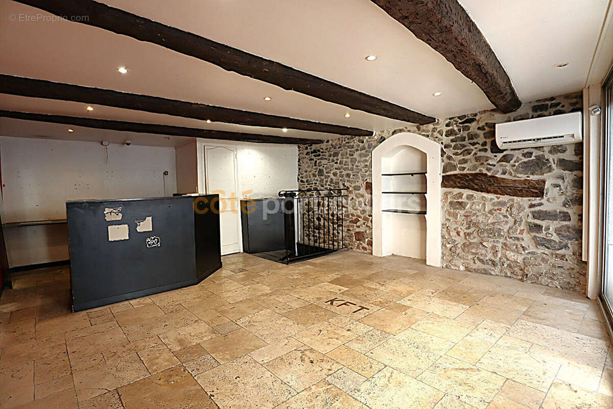 Local commercial Saint-raphaël centre 52 m2 - photo 3