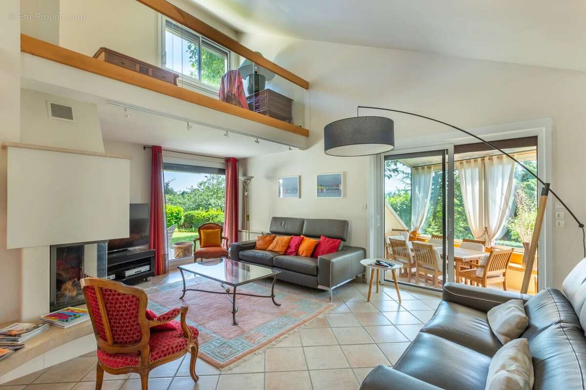 Maison à SAINT-GENIS-LES-OLLIERES