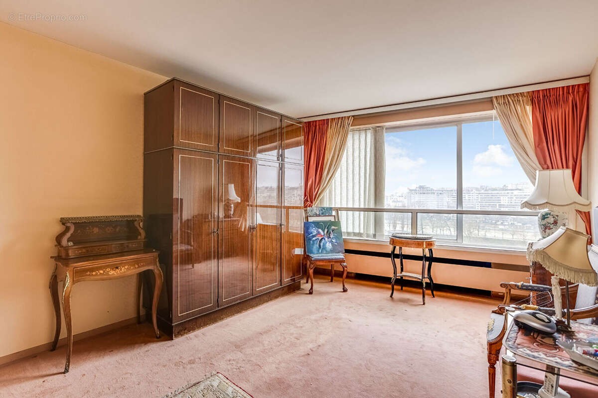 Appartement à PARIS-15E