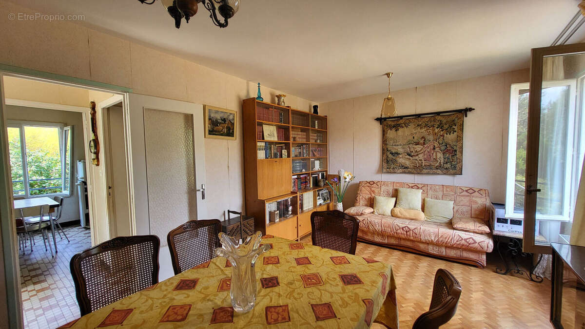 Maison à vendre à Le Palais : cadre idyllique, charme authentique et potentiel à saisir - photo 3