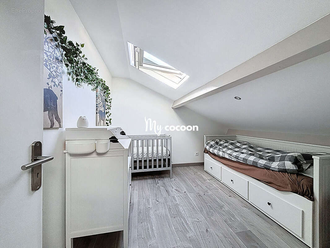 Appartement à SAINT-GENIS-LES-OLLIERES