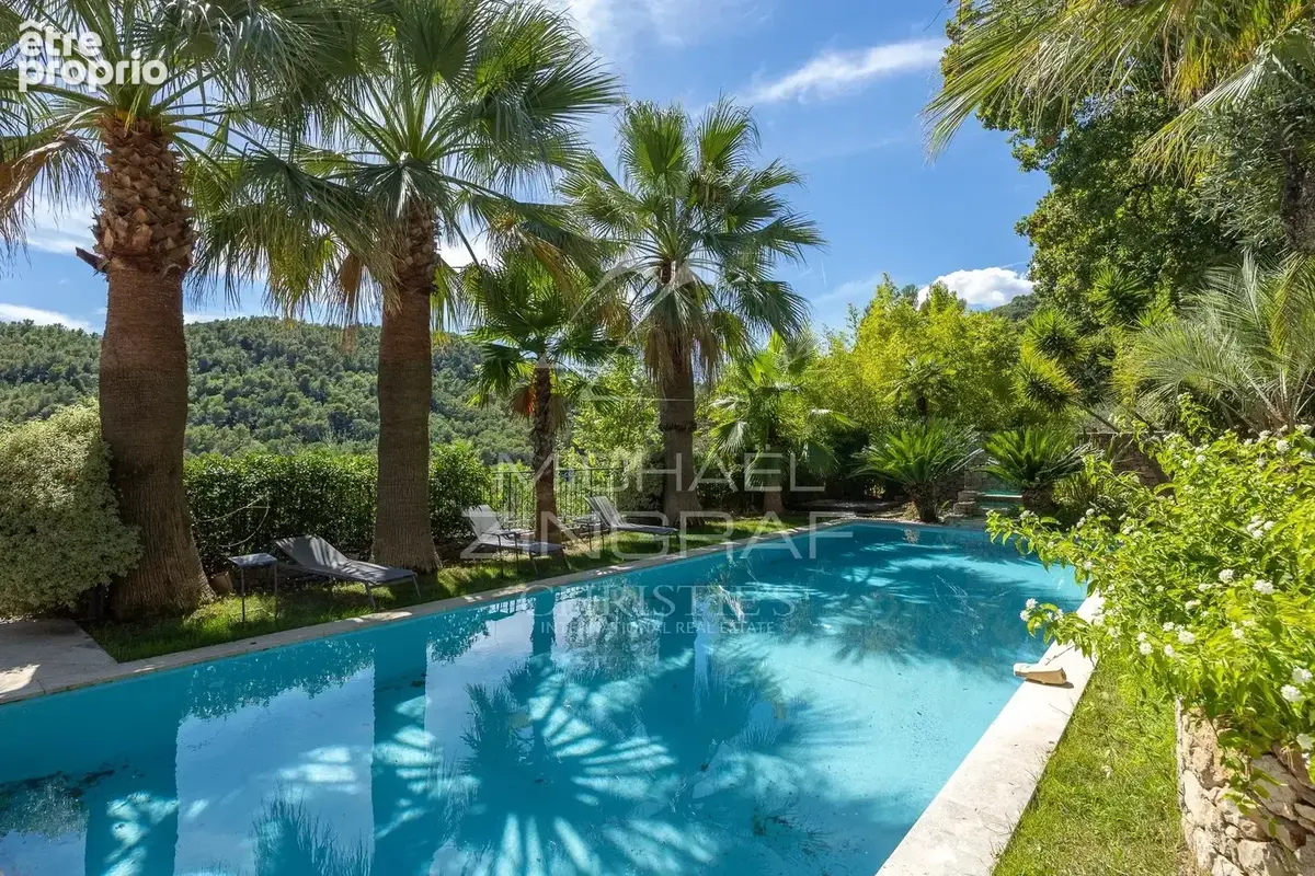 Grasse – Élégante villa rénovée avec piscine et vue dégagée - photo 3