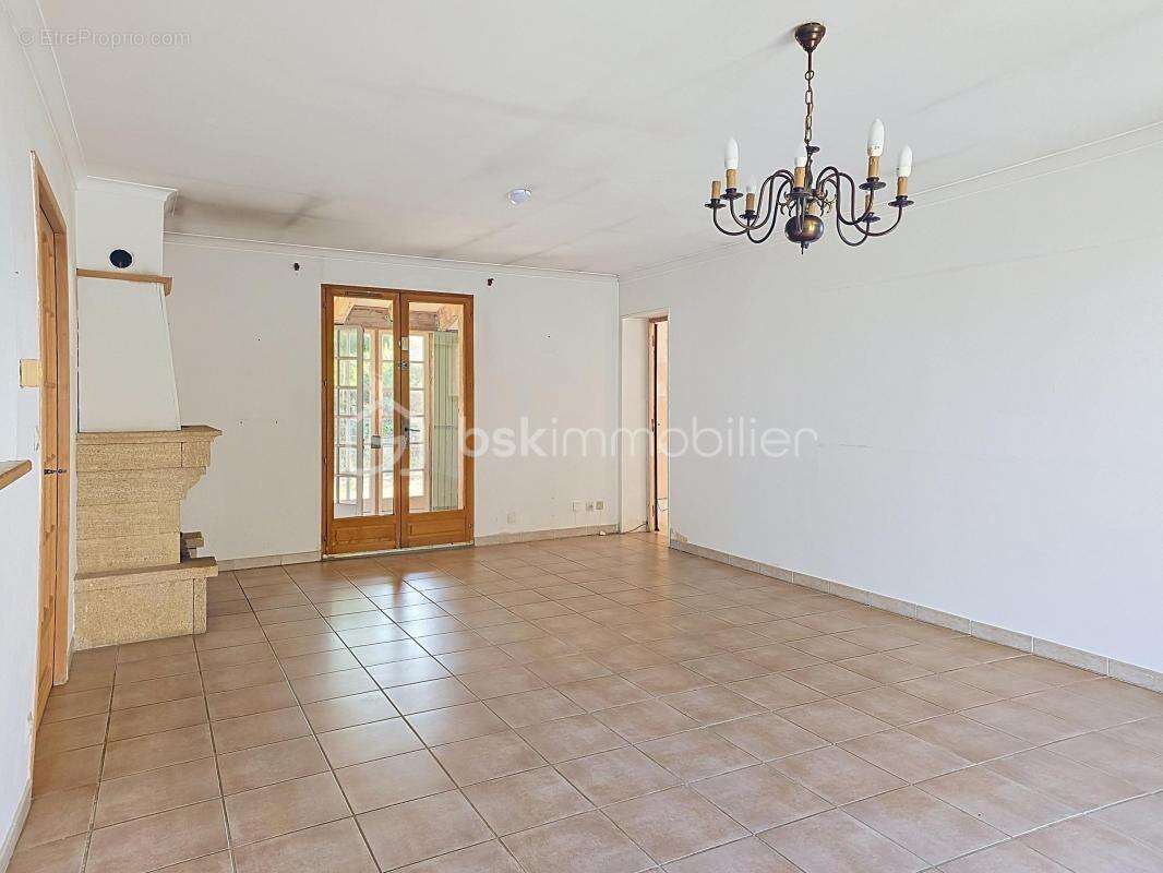 Vers-Pont-du-Gard – Maison de plain-pied 4 pièces – 94 m² – Vue panoramique exceptionnelle sur les collines de Collias - photo 5