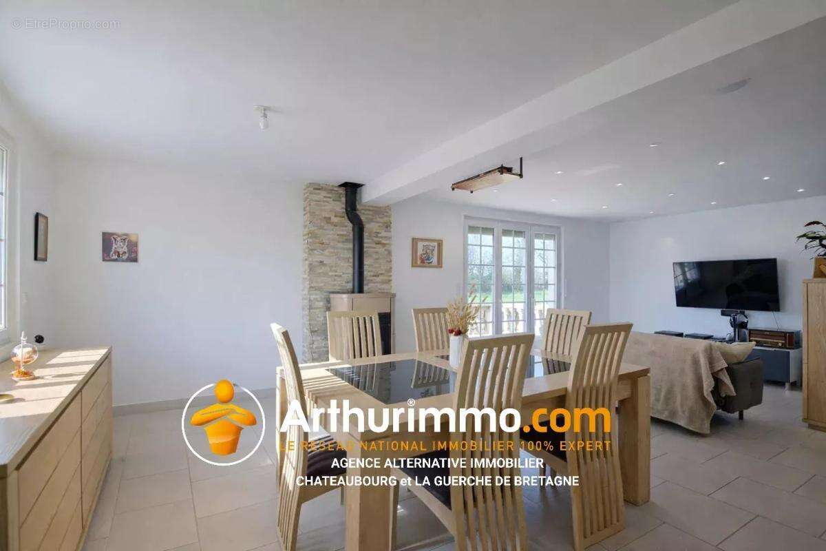 Maison à ARGENTRE-DU-PLESSIS