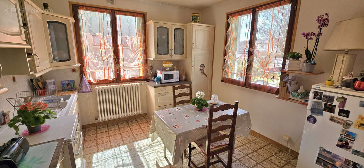 Appartement à CHAZEY-BONS