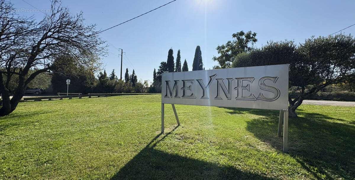 Terrain à MEYNES