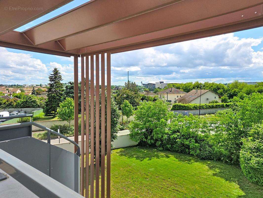 Appartement à MEYZIEU
