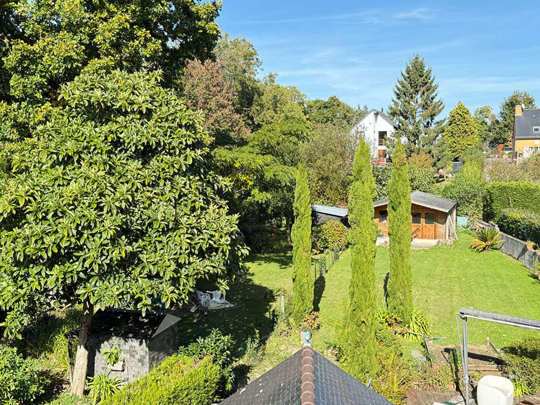 Maison à LANGROLAY-SUR-RANCE