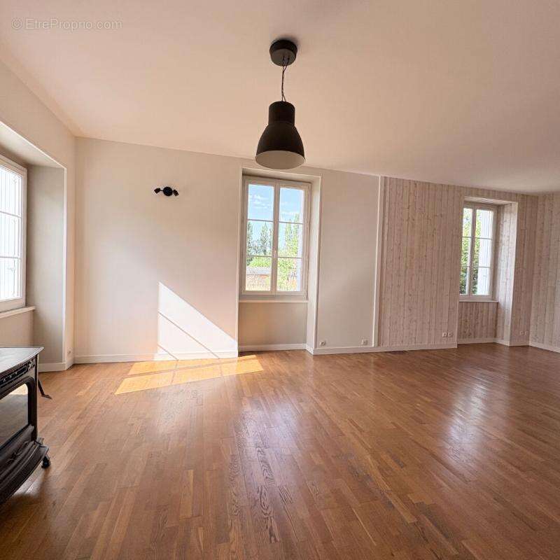 SOUS COMPROMIS Maison familiale avec garage et jardin clos au coeur de Saint-Lumine-de-Clisson - photo 3