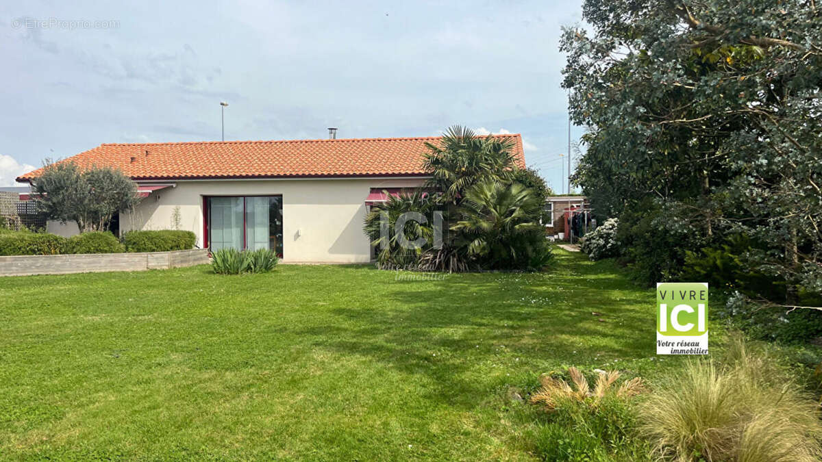 Maison à LA CHAPELLE-BASSE-MER