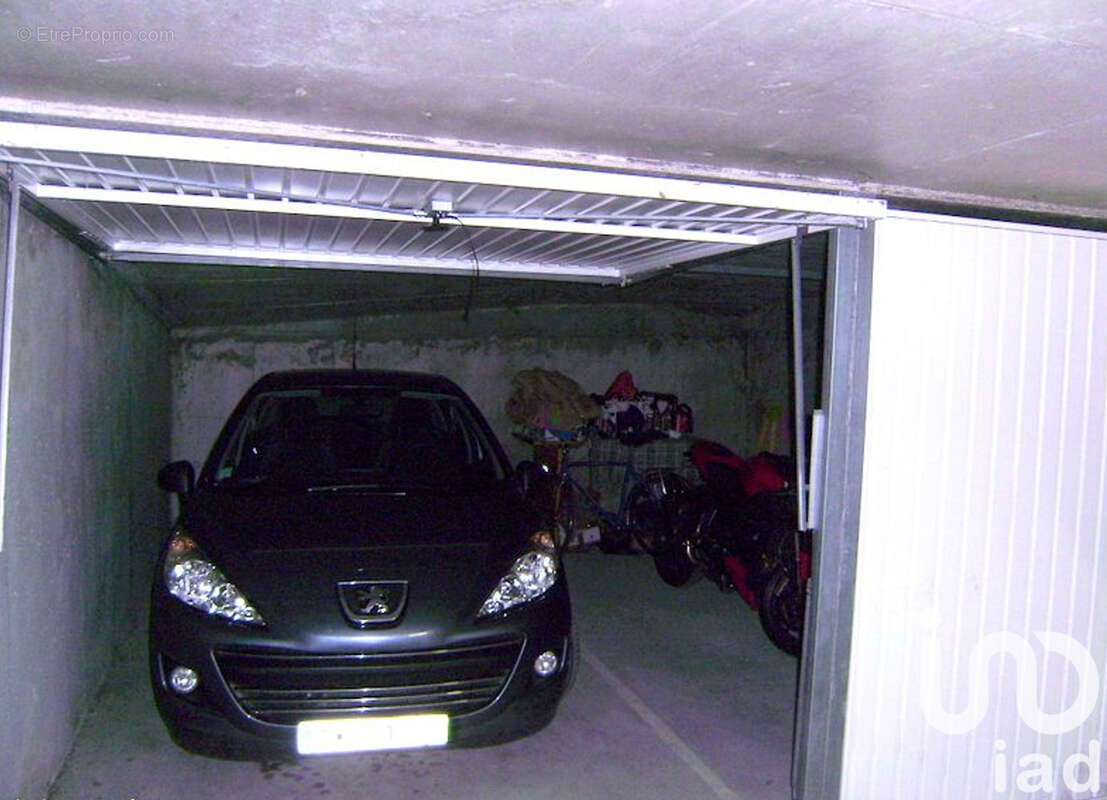 Photo 2 - Parking à LYON-8E