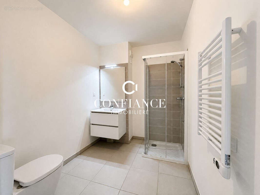 Appartement à GILETTE