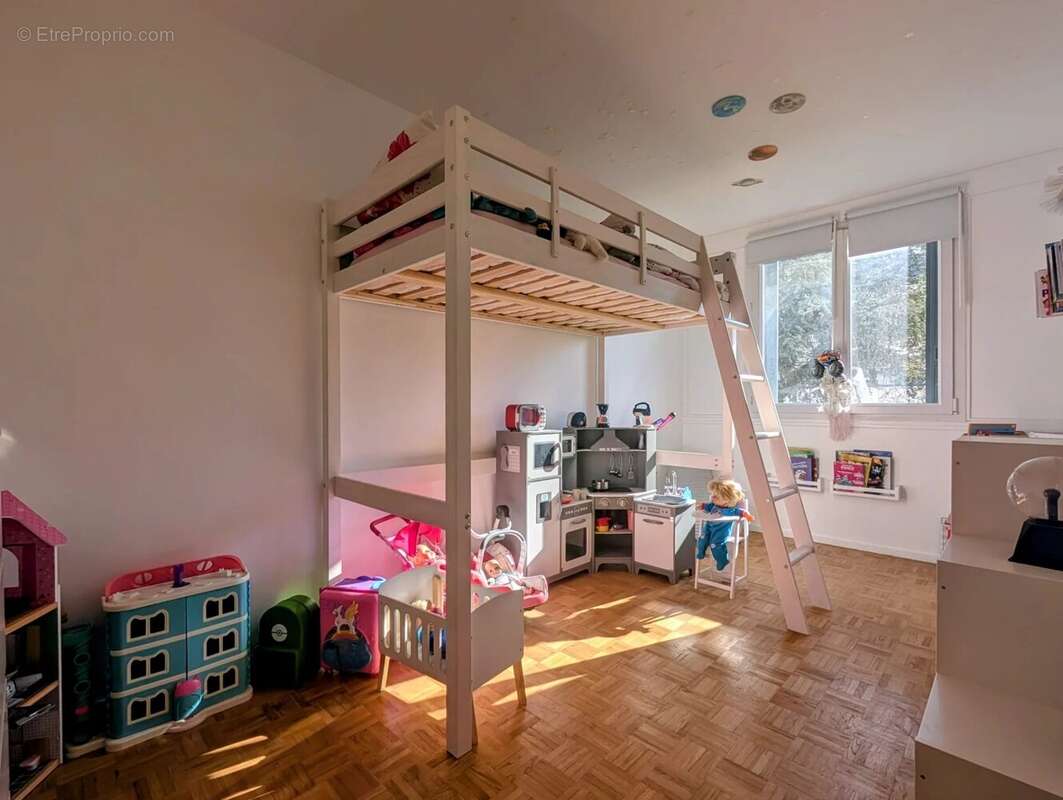 Appartement à LES CLAYES-SOUS-BOIS