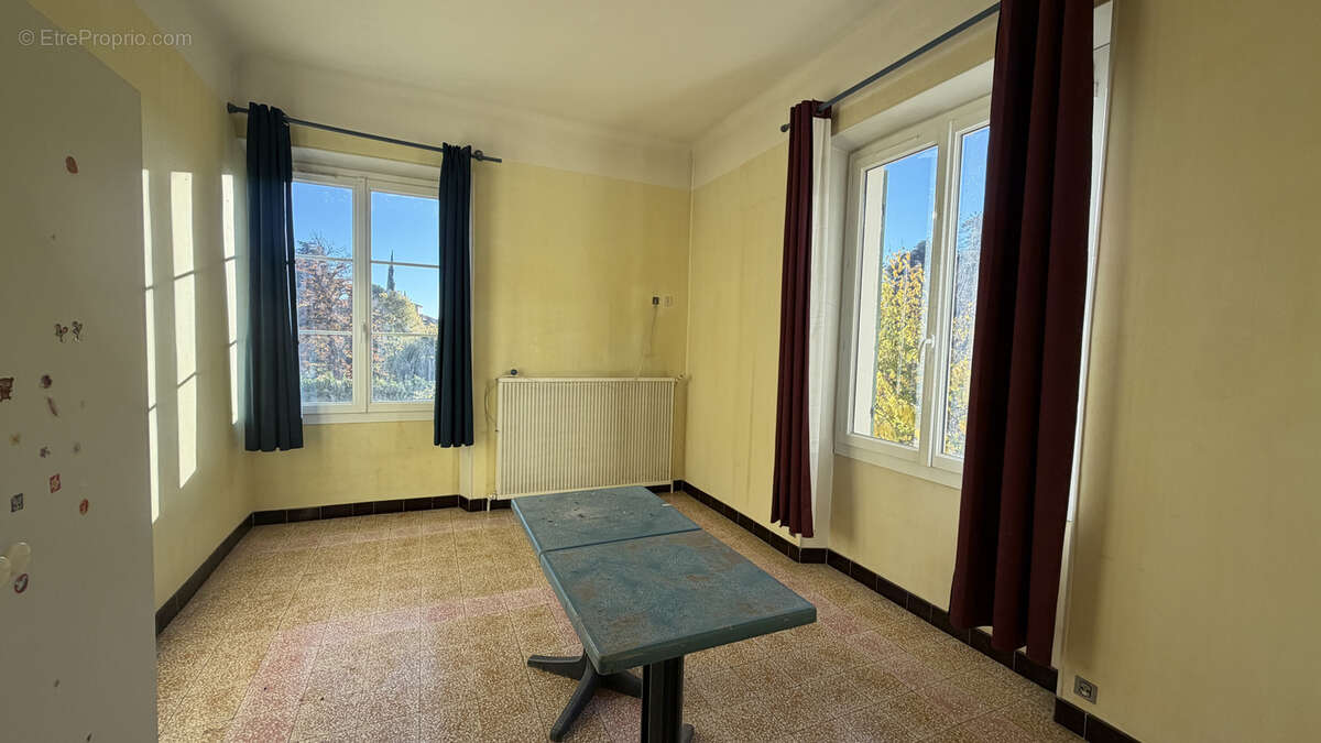 Maison à GREOUX-LES-BAINS