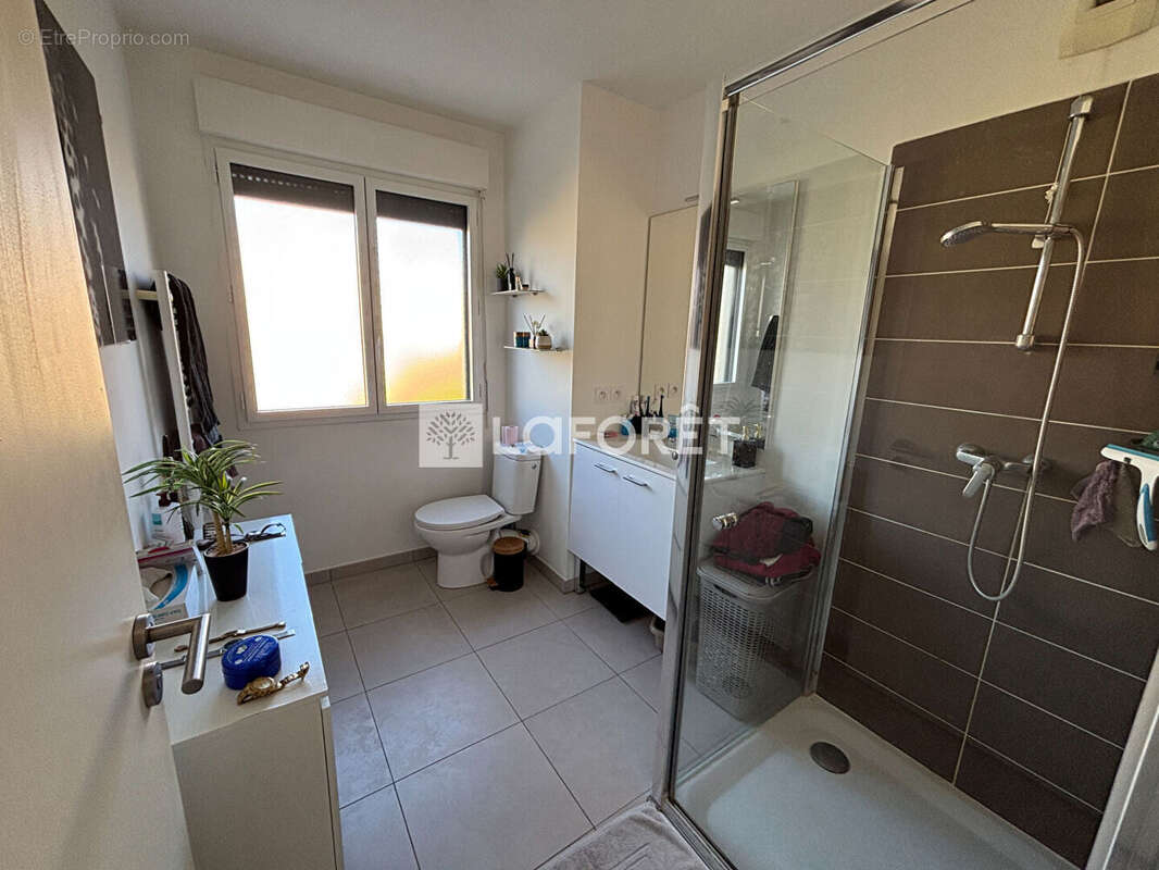Appartement à SAINT-LAURENT-DU-VAR