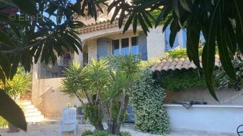 Maison à PLAN-DE-LA-TOUR