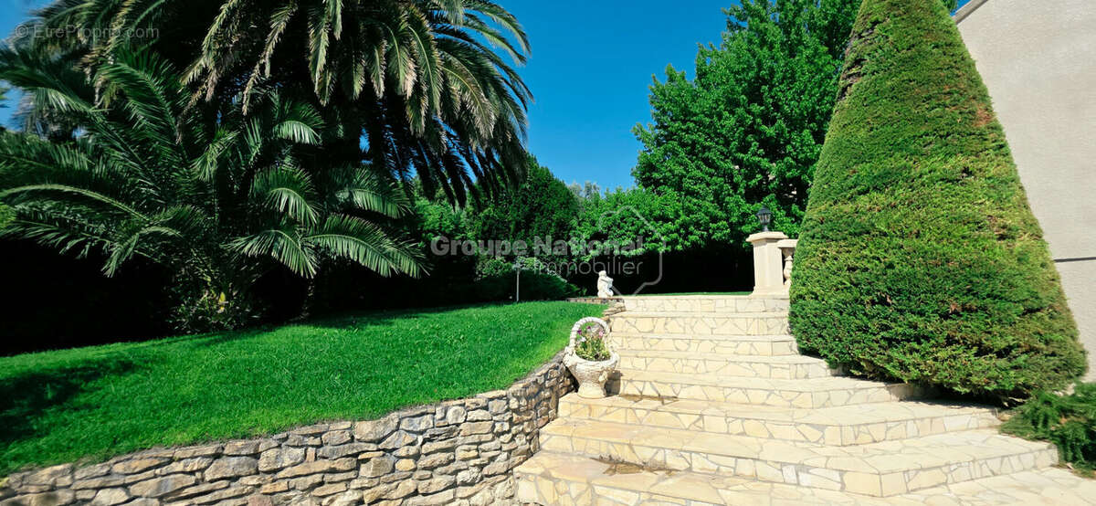 Maison de 151m², piscine, vue et terrain de 1527m² - photo 5