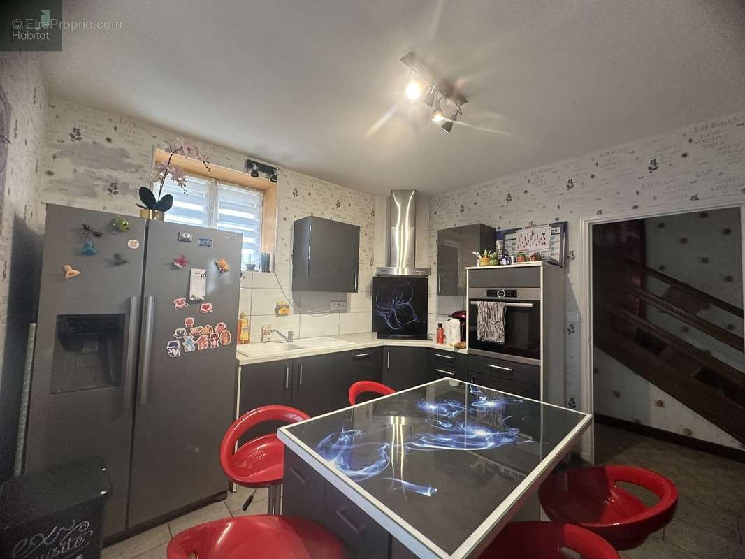 Maison à SAINT-SANTIN-DE-MAURS