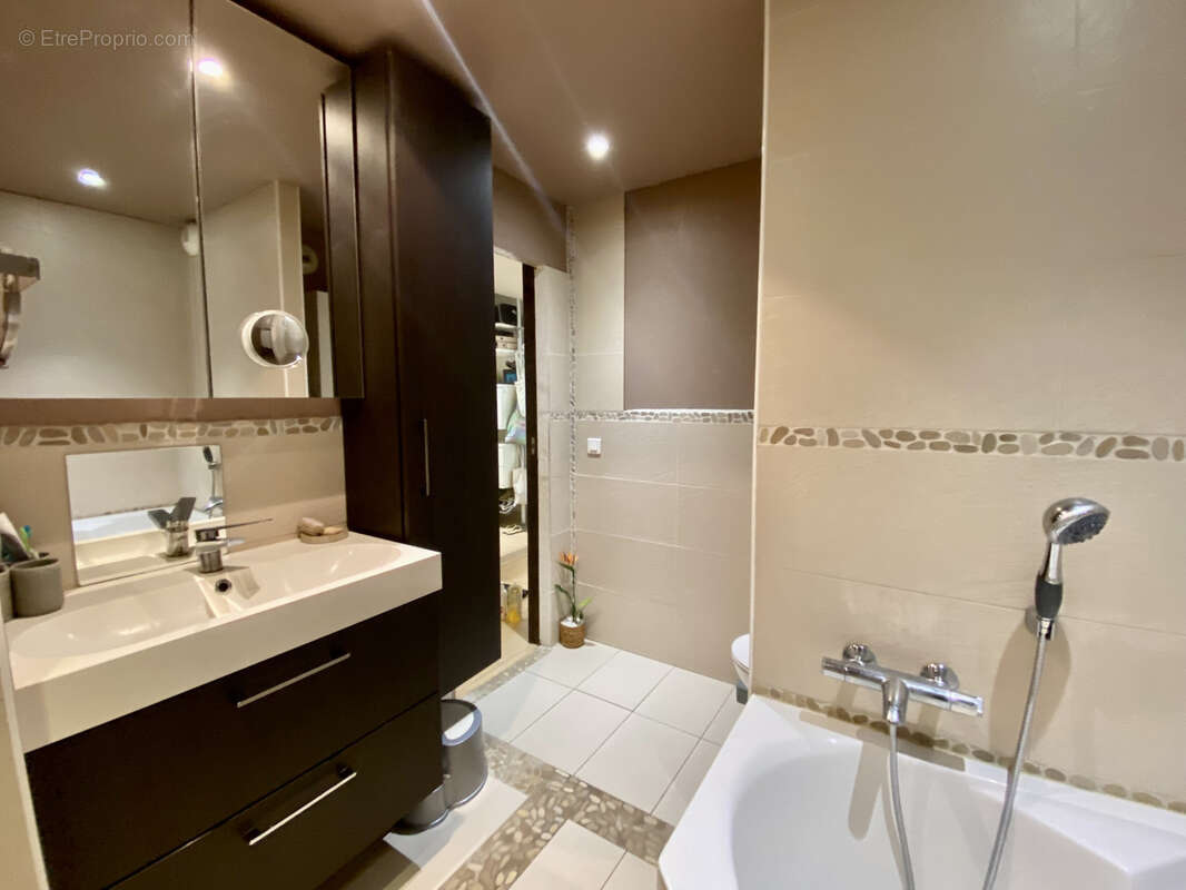 Appartement à SAINT-LAURENT-DU-VAR