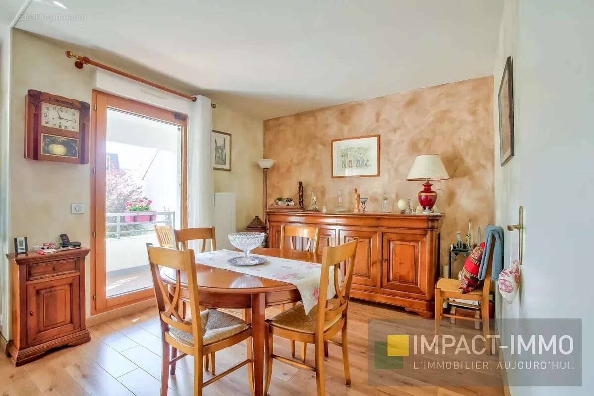 Appartement à LA GARENNE-COLOMBES