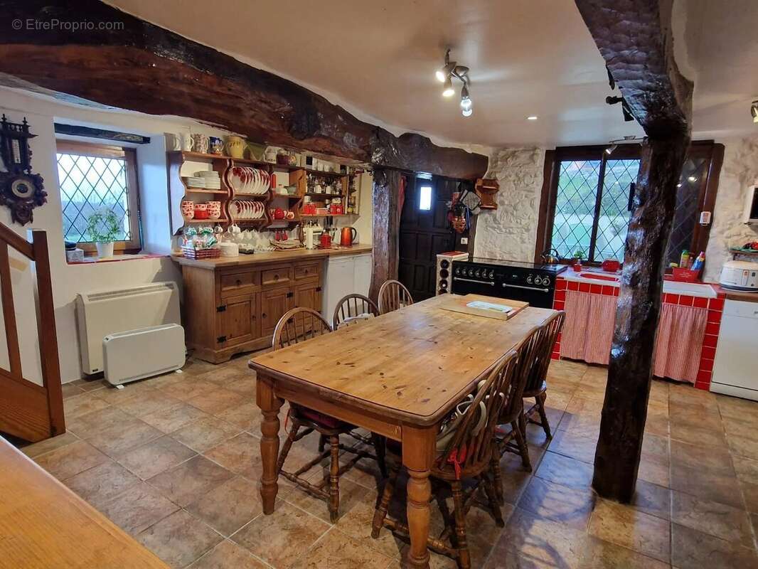 Charmante maison en pierre avec piscine à la sortie d'un village - photo 3