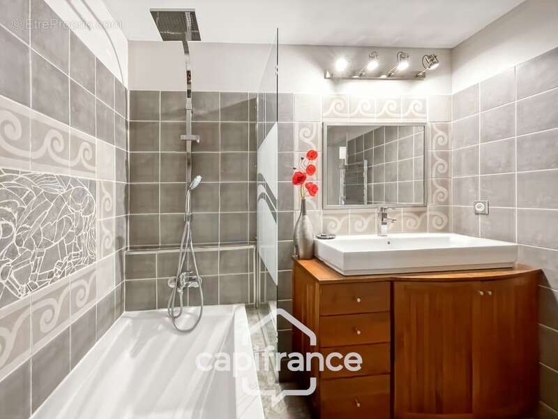 belle poportunité sur Alleins : maison de village de 102 m2 entièrement rénovée et climatisée, 2 niveaux avec 2 grandes chambres - photo 25