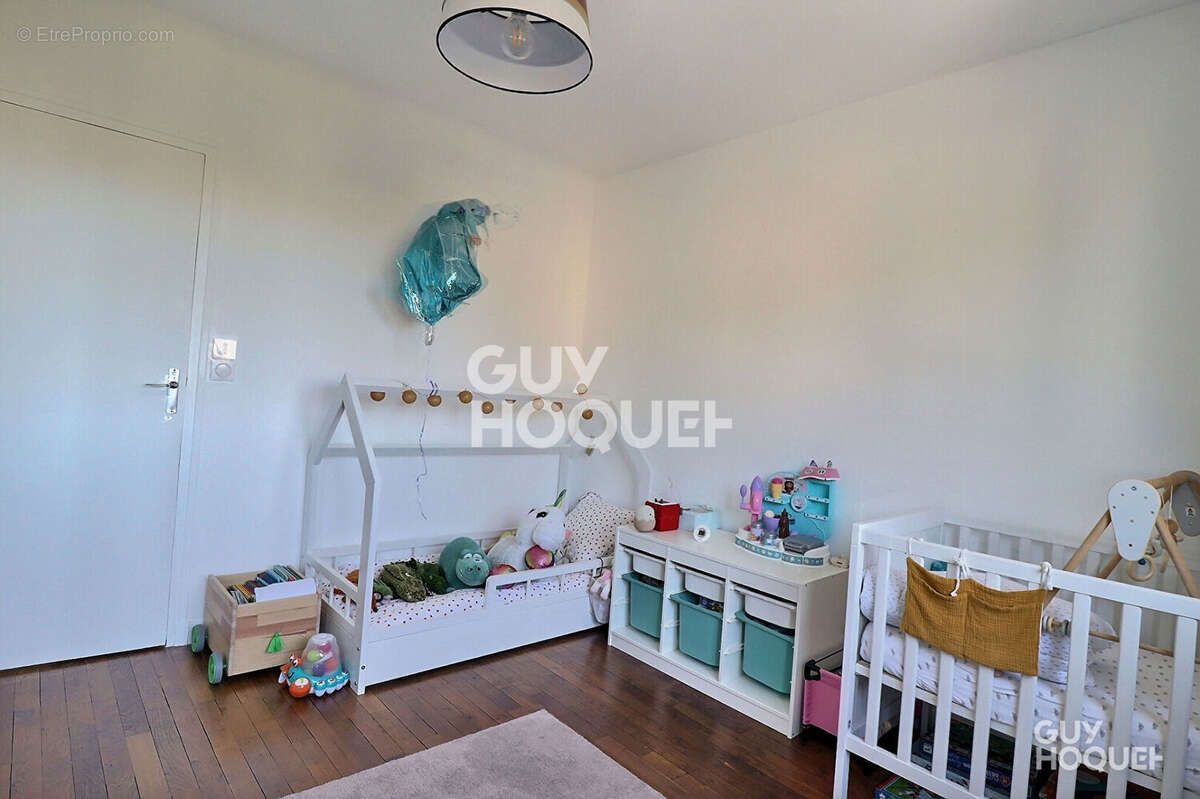 Maison à SAINTE-GENEVIEVE-DES-BOIS