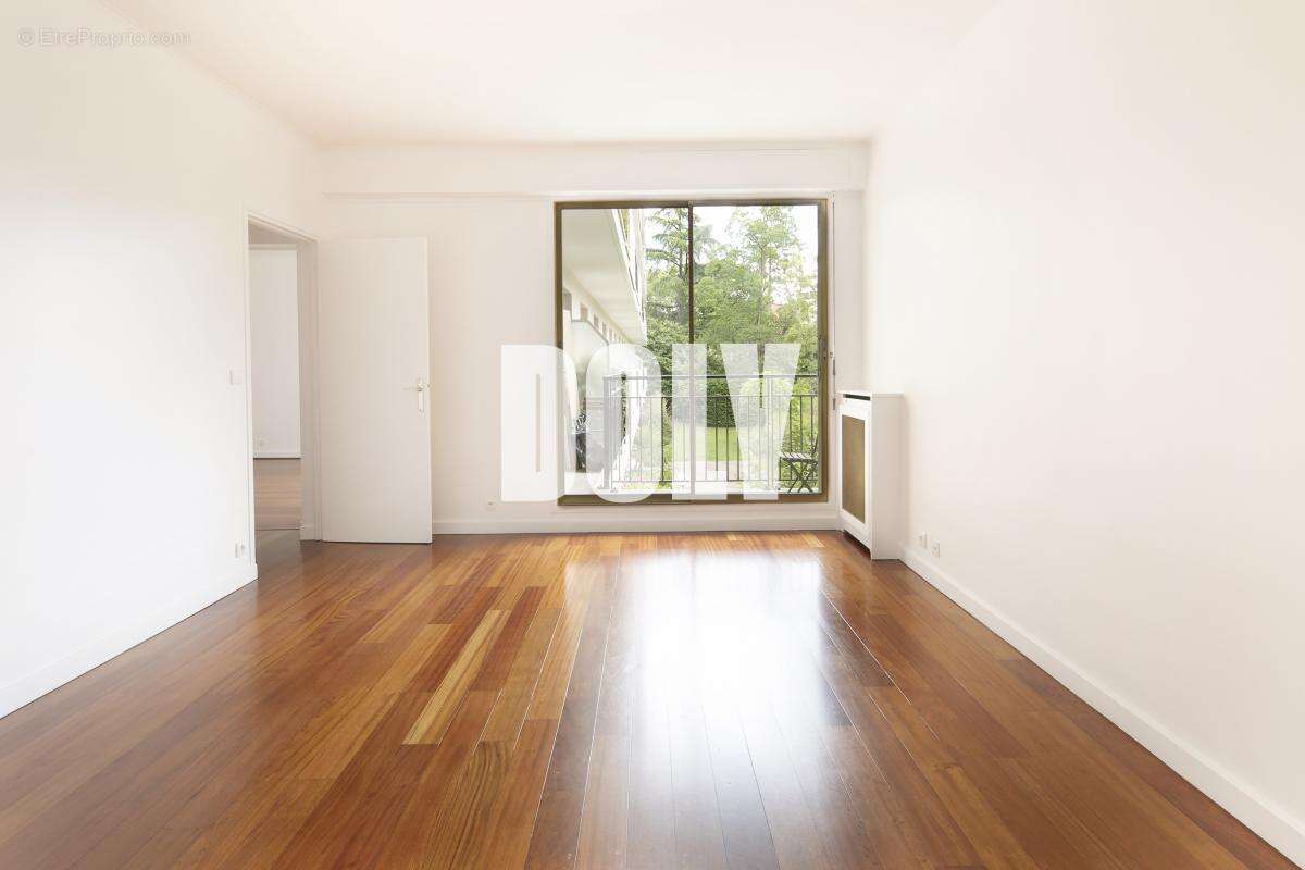 Appartement à NEUILLY-SUR-SEINE