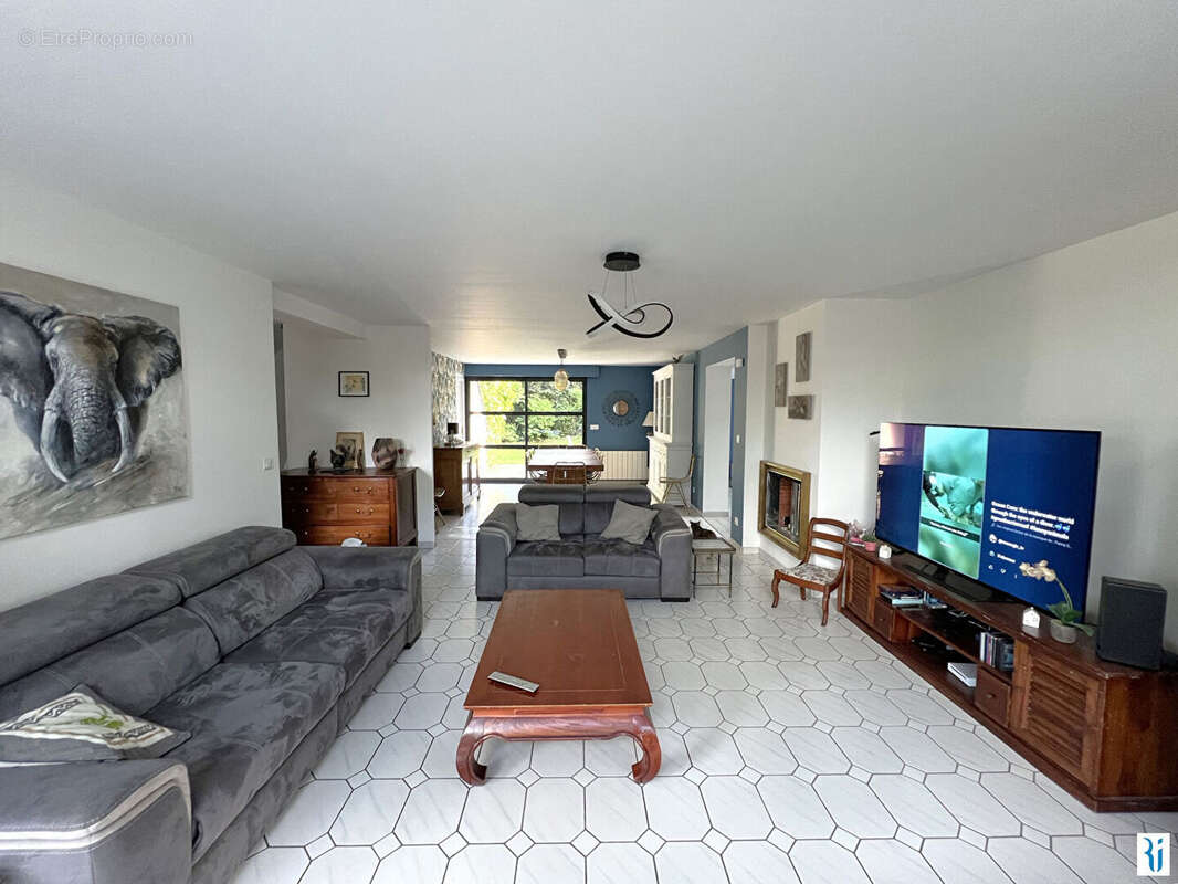 Maison à LE MESNIL-ESNARD