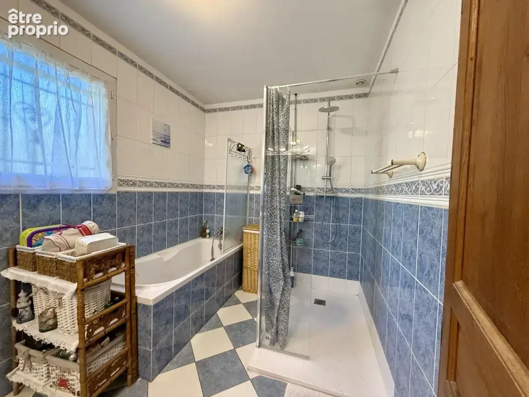 Villa familiale de 170 m2 sur 1000 m2 de terrain avec 5 chambres piscine et garage - photo 7