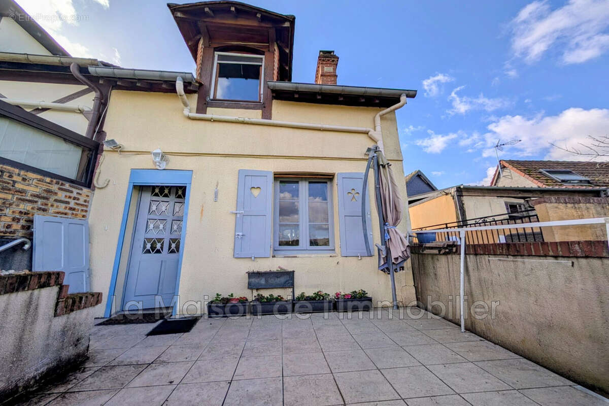 Maison à CRIQUEBEUF-SUR-SEINE