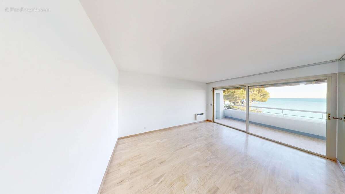 Appartement à VILLENEUVE-LOUBET