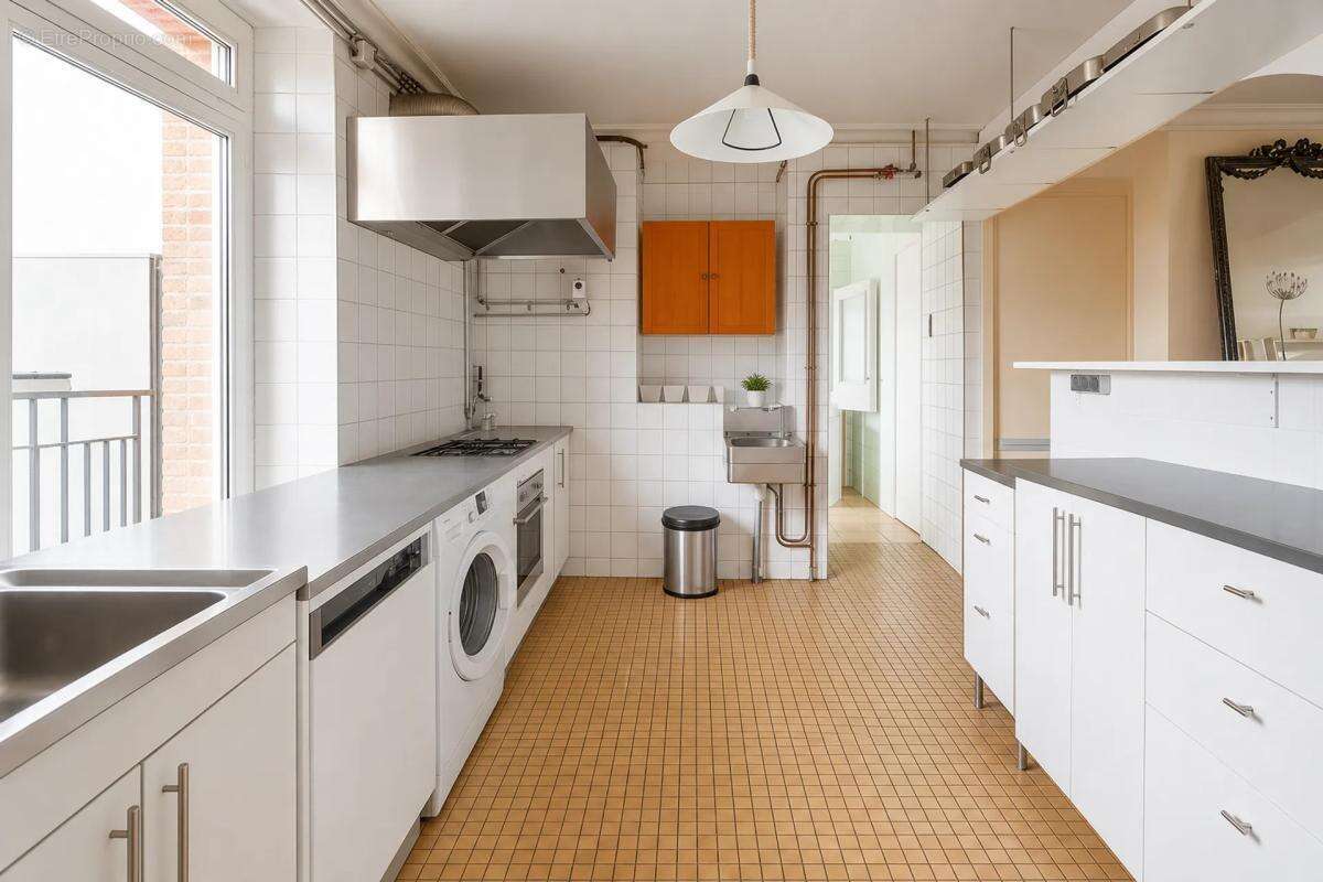 Maison spacieuse de 469 m² à Marsac, 16 pièces - photo 11