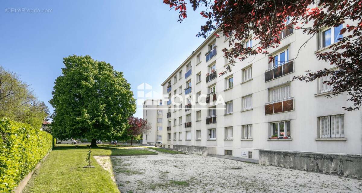 Appartement à FONTAINE