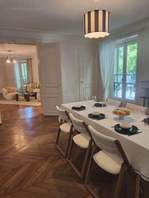 Appartement à PARIS-8E