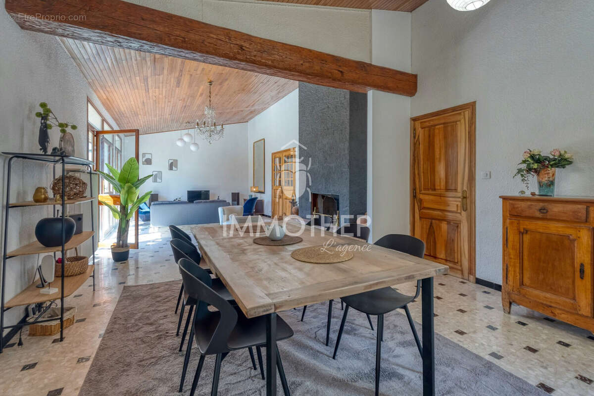 Maison à MEYLAN