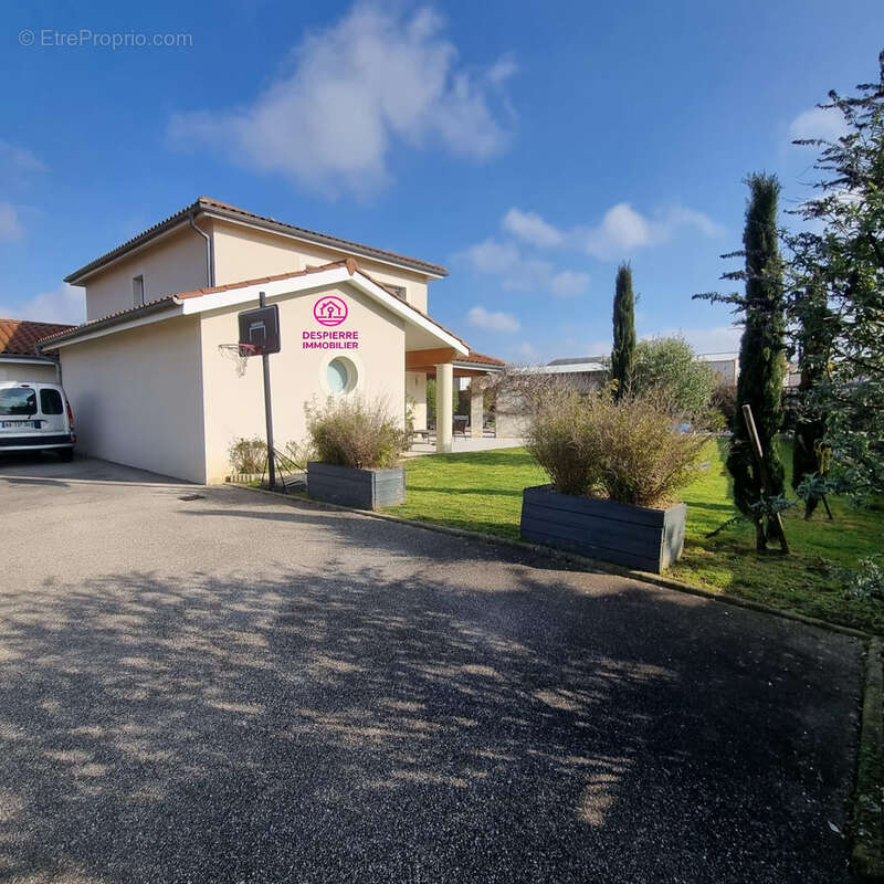 NOUVEAUTE : sur la commune de VILLE SOUS ANJOU, belle maison moderne, piscine, parcelle de terrain 1200m2 - photo 3