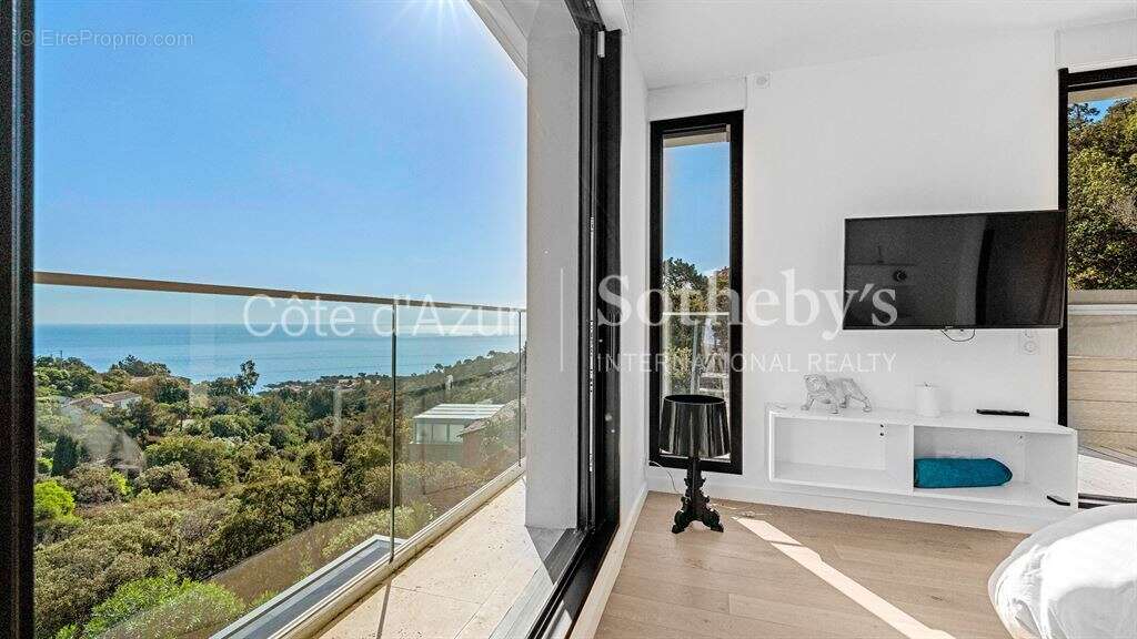 Exclusivité villa de luxe aux Issambres avec panorama Méditerranée - photo 8